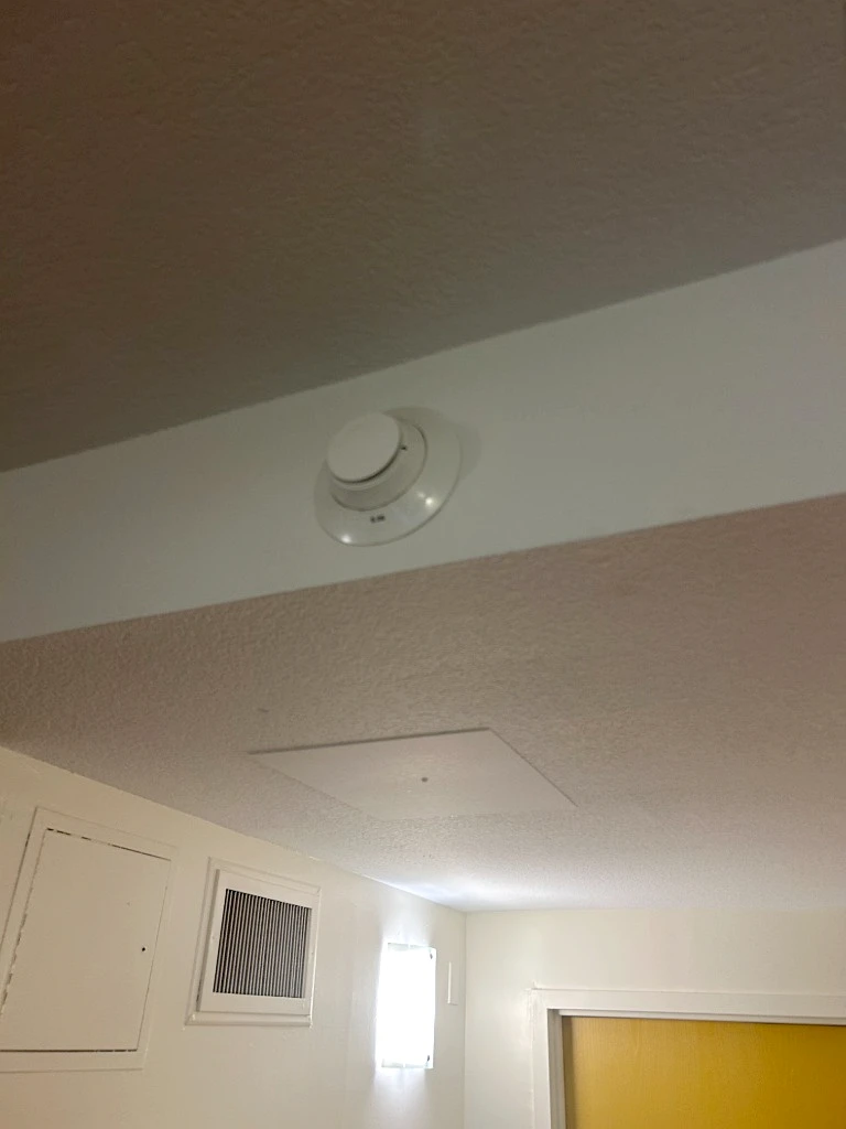 Ceiling smoke detector and vent hatch